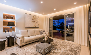 Ruim, stijlvol appartement te koop in een gated complex op eerstelijnsstrand met zeezicht, op de New Golden Mile, Marbella - Estepona 51324 
