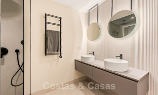 Ruim, stijlvol appartement te koop in een gated complex op eerstelijnsstrand met zeezicht, op de New Golden Mile, Marbella - Estepona 51328 