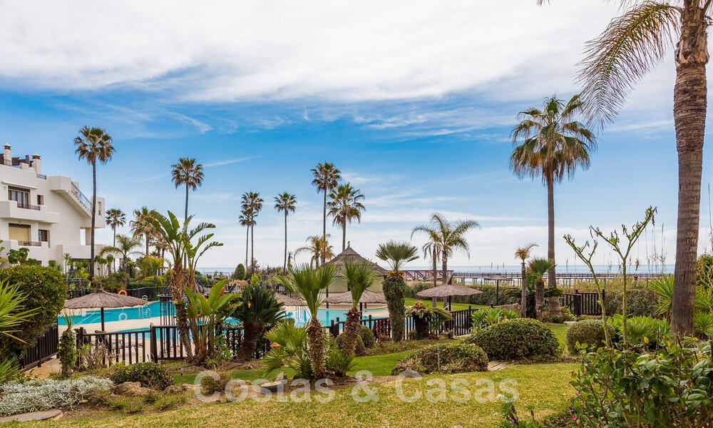 Ruim, stijlvol appartement te koop in een gated complex op eerstelijnsstrand met zeezicht, op de New Golden Mile, Marbella - Estepona 51333
