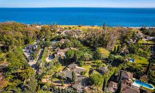 Vrijstaande luxevilla in Mediterrane stijl te koop op een steenworp van het strand en voorzieningen in het prestigieuze Guadalmina Baja te Marbella 51243 