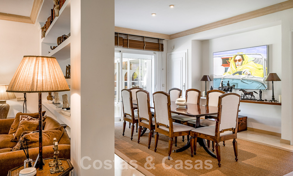 Vrijstaande luxevilla in Mediterrane stijl te koop op een steenworp van het strand en voorzieningen in het prestigieuze Guadalmina Baja te Marbella 51250