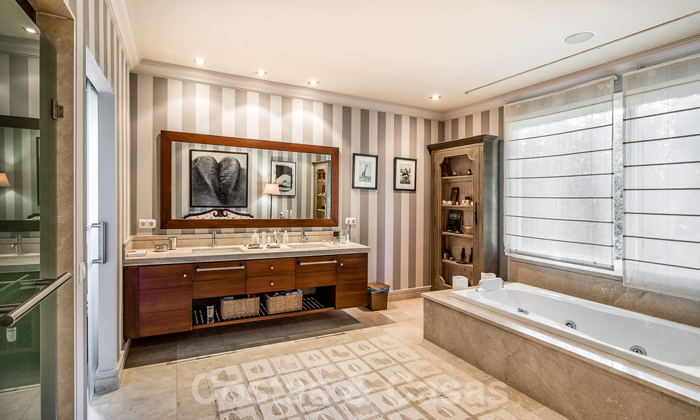 Vrijstaande luxevilla in Mediterrane stijl te koop op een steenworp van het strand en voorzieningen in het prestigieuze Guadalmina Baja te Marbella 51254