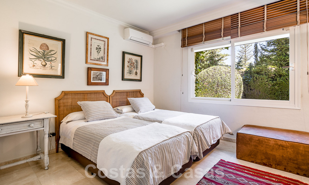 Vrijstaande luxevilla in Mediterrane stijl te koop op een steenworp van het strand en voorzieningen in het prestigieuze Guadalmina Baja te Marbella 51255