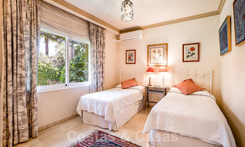 Vrijstaande luxevilla in Mediterrane stijl te koop op een steenworp van het strand en voorzieningen in het prestigieuze Guadalmina Baja te Marbella 51256