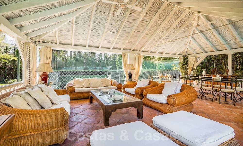 Vrijstaande luxevilla in Mediterrane stijl te koop op een steenworp van het strand en voorzieningen in het prestigieuze Guadalmina Baja te Marbella 51263