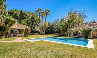 Vrijstaande luxevilla in Mediterrane stijl te koop op een steenworp van het strand en voorzieningen in het prestigieuze Guadalmina Baja te Marbella 51266 
