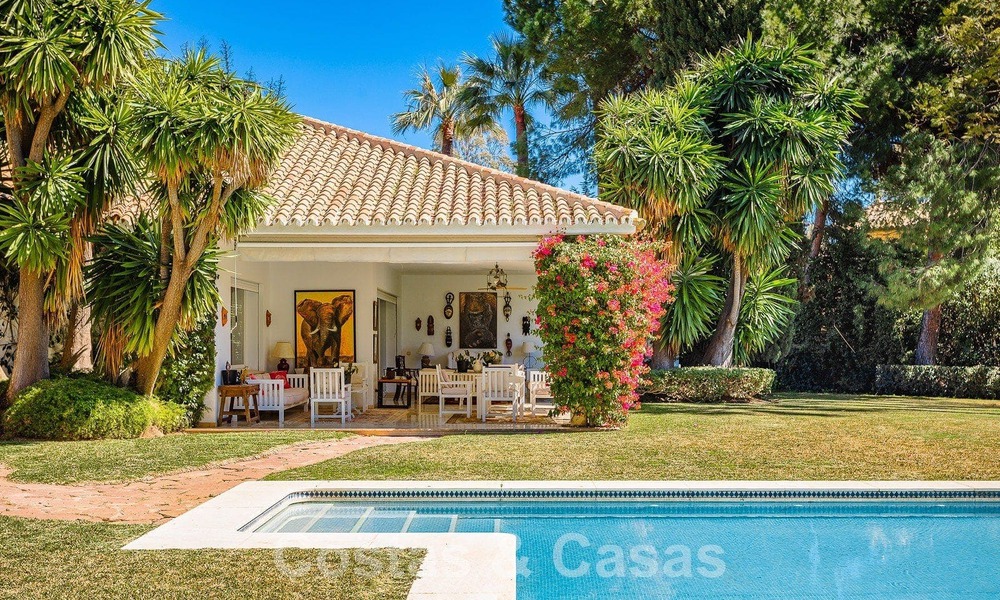 Vrijstaande luxevilla in Mediterrane stijl te koop op een steenworp van het strand en voorzieningen in het prestigieuze Guadalmina Baja te Marbella 51267