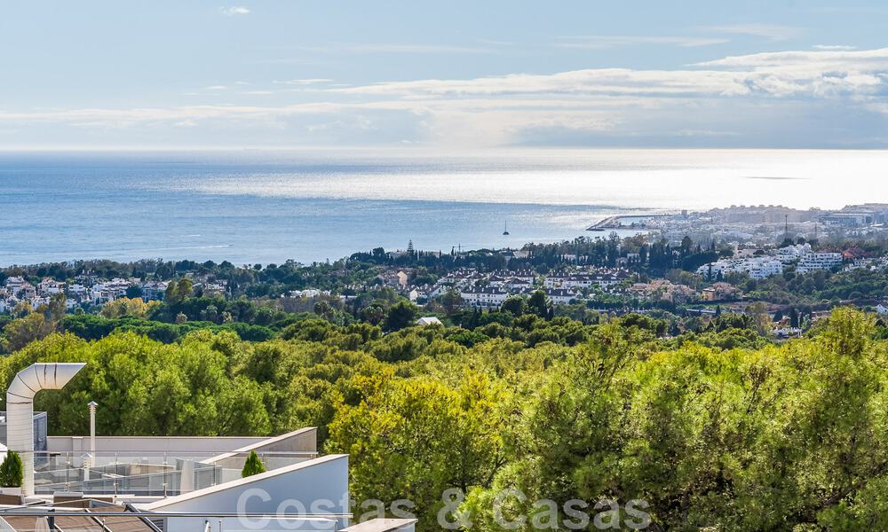 Ruime halfvrijstaande woning te koop met schitterend zeezicht, in Sierra Blanca, op de Golden Mila van Marbella 51128