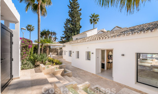 Instapklare luxevilla te koop grenzend aan de Las Brisas golfbaan, in een afgeschermde wijk in Nueva Andalucia’s golfvallei, Marbella 51431 
