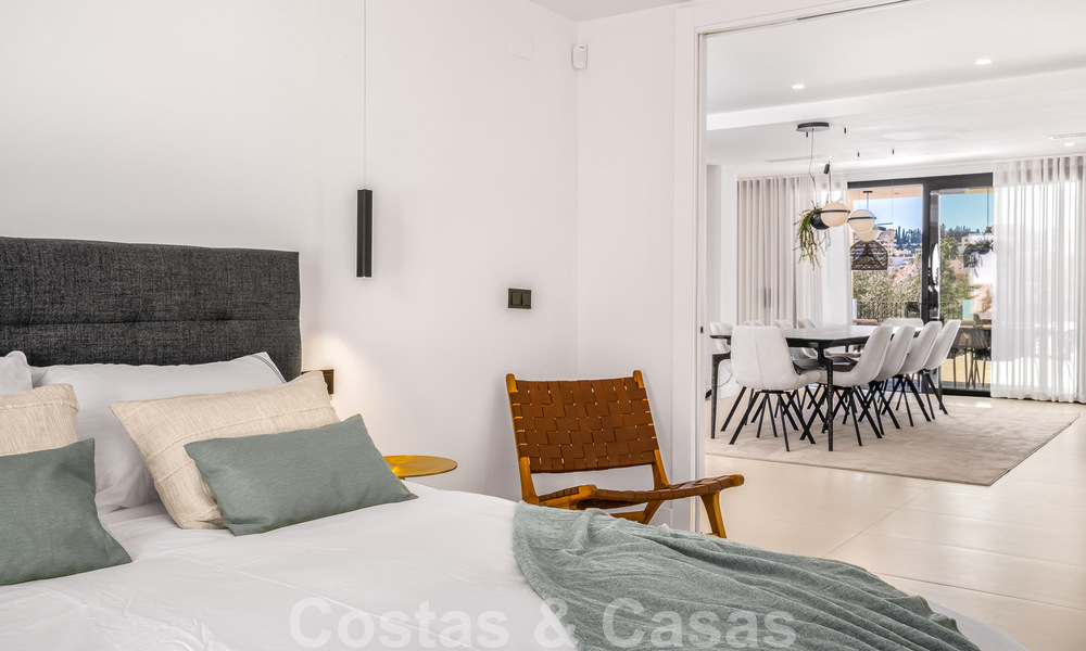 Instapklare luxevilla te koop grenzend aan de Las Brisas golfbaan, in een afgeschermde wijk in Nueva Andalucia’s golfvallei, Marbella 51432