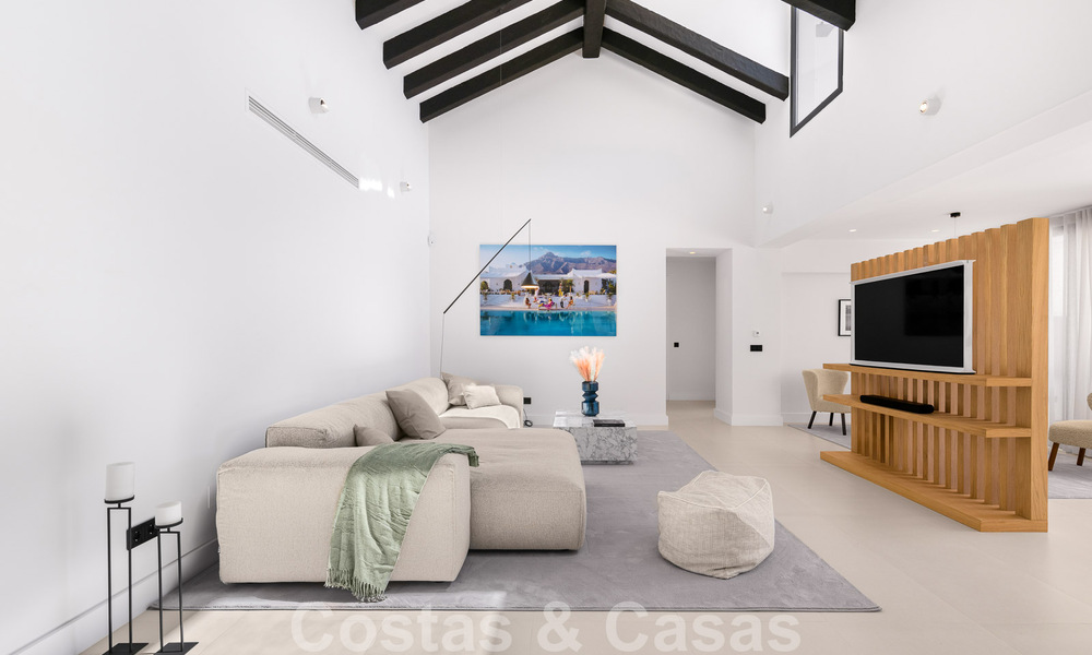 Instapklare luxevilla te koop grenzend aan de Las Brisas golfbaan, in een afgeschermde wijk in Nueva Andalucia’s golfvallei, Marbella 51442