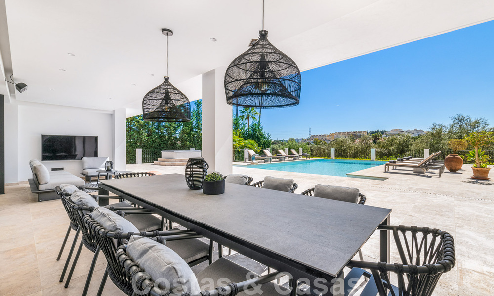 Instapklare luxevilla te koop grenzend aan de Las Brisas golfbaan, in een afgeschermde wijk in Nueva Andalucia’s golfvallei, Marbella 51446