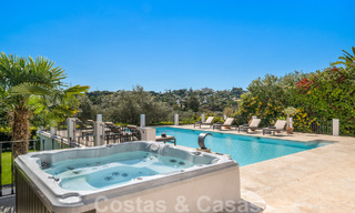 Instapklare luxevilla te koop grenzend aan de Las Brisas golfbaan, in een afgeschermde wijk in Nueva Andalucia’s golfvallei, Marbella 51451 