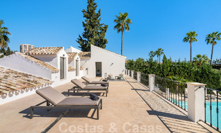 Instapklare luxevilla te koop grenzend aan de Las Brisas golfbaan, in een afgeschermde wijk in Nueva Andalucia’s golfvallei, Marbella 51455 