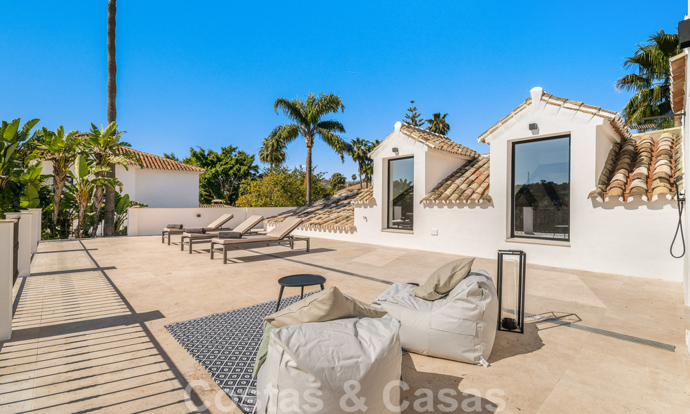 Instapklare luxevilla te koop grenzend aan de Las Brisas golfbaan, in een afgeschermde wijk in Nueva Andalucia’s golfvallei, Marbella 51456