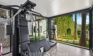 Instapklare luxevilla te koop grenzend aan de Las Brisas golfbaan, in een afgeschermde wijk in Nueva Andalucia’s golfvallei, Marbella 52086 