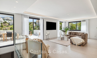 Nieuwe luxevilla te koop met een contemporaine bouwstijl gelegen in een beveiligde community van Nueva Andalucia, Marbella 782514 