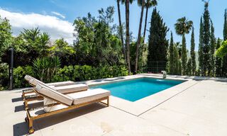 Nieuwe luxevilla te koop met een contemporaine bouwstijl gelegen in een beveiligde community van Nueva Andalucia, Marbella 782530 