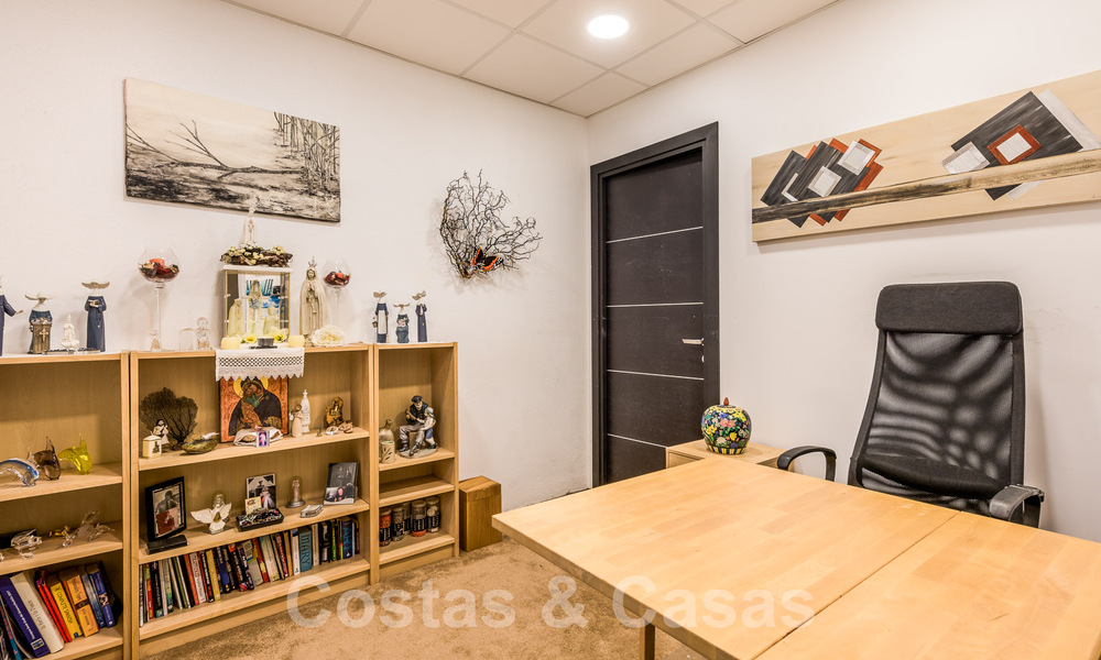 Ruime halfvrijstaande woning met eigentijds design te koop in Sierra Blanca, op de Golden Mila van Marbella 52590