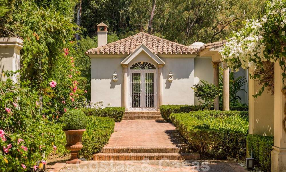 Spaanse villa te koop met Mediterrane bouwstijl en een grote tuin gelegen nabij San Pedro in Marbella - Benahavis 52489