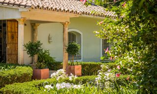 Spaanse villa te koop met Mediterrane bouwstijl en een grote tuin gelegen nabij San Pedro in Marbella - Benahavis 52492 