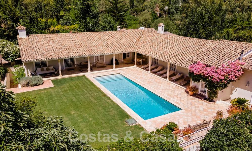 Spaanse villa te koop met Mediterrane bouwstijl en een grote tuin gelegen nabij San Pedro in Marbella - Benahavis 52494