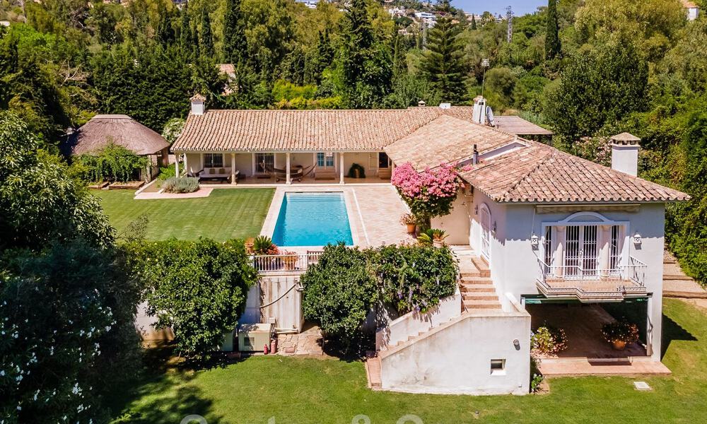 Spaanse villa te koop met Mediterrane bouwstijl en een grote tuin gelegen nabij San Pedro in Marbella - Benahavis 52495