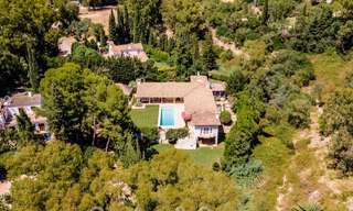 Spaanse villa te koop met Mediterrane bouwstijl en een grote tuin gelegen nabij San Pedro in Marbella - Benahavis 52497 
