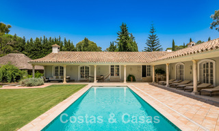 Spaanse villa te koop met Mediterrane bouwstijl en een grote tuin gelegen nabij San Pedro in Marbella - Benahavis 52502 