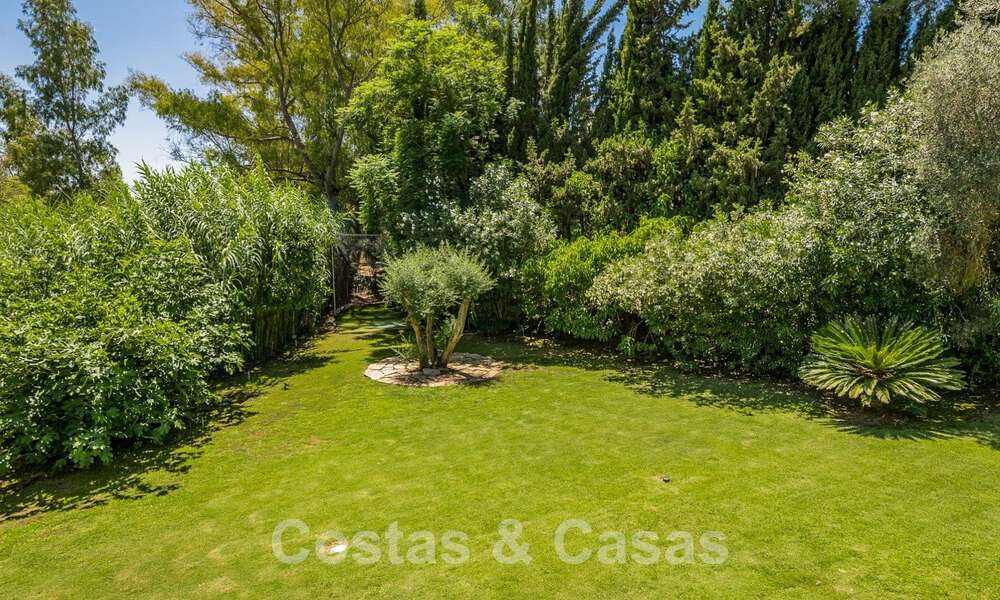 Spaanse villa te koop met Mediterrane bouwstijl en een grote tuin gelegen nabij San Pedro in Marbella - Benahavis 52503