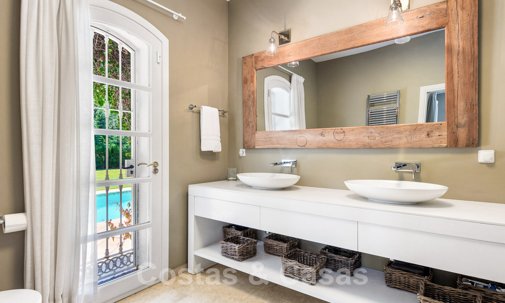 Spaanse villa te koop met Mediterrane bouwstijl en een grote tuin gelegen nabij San Pedro in Marbella - Benahavis 52507
