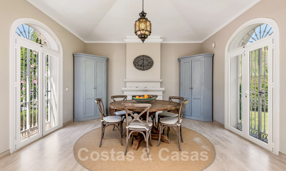 Spaanse villa te koop met Mediterrane bouwstijl en een grote tuin gelegen nabij San Pedro in Marbella - Benahavis 52520