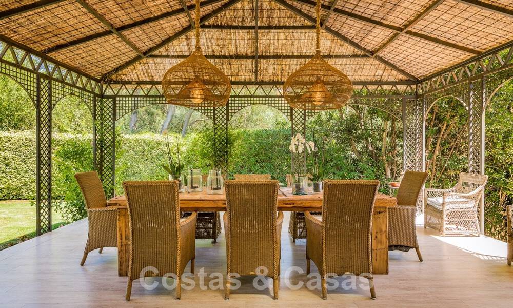 Spaanse villa te koop met Mediterrane bouwstijl en een grote tuin gelegen nabij San Pedro in Marbella - Benahavis 52522