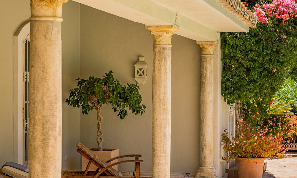 Spaanse villa te koop met Mediterrane bouwstijl en een grote tuin gelegen nabij San Pedro in Marbella - Benahavis 52523