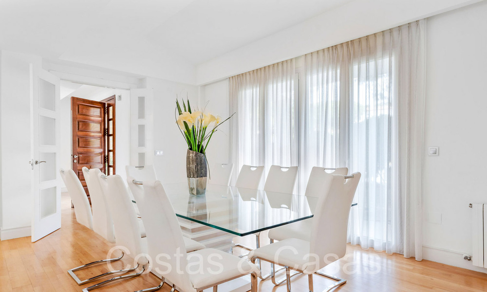 Ruime luxevilla te koop met uitgestrekte privétuin ten oosten van Marbella centrum 68900