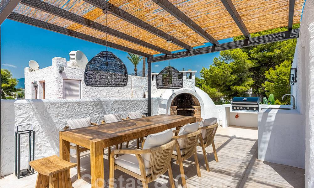 Gerenoveerd penthouse met groot solarium te koop, op wandelafstand van voorzieningen en zelfs Puerto Banus, Marbella 52863