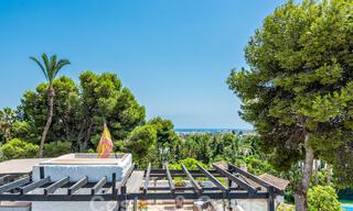 Gerenoveerd penthouse met groot solarium te koop, op wandelafstand van voorzieningen en zelfs Puerto Banus, Marbella 52865 