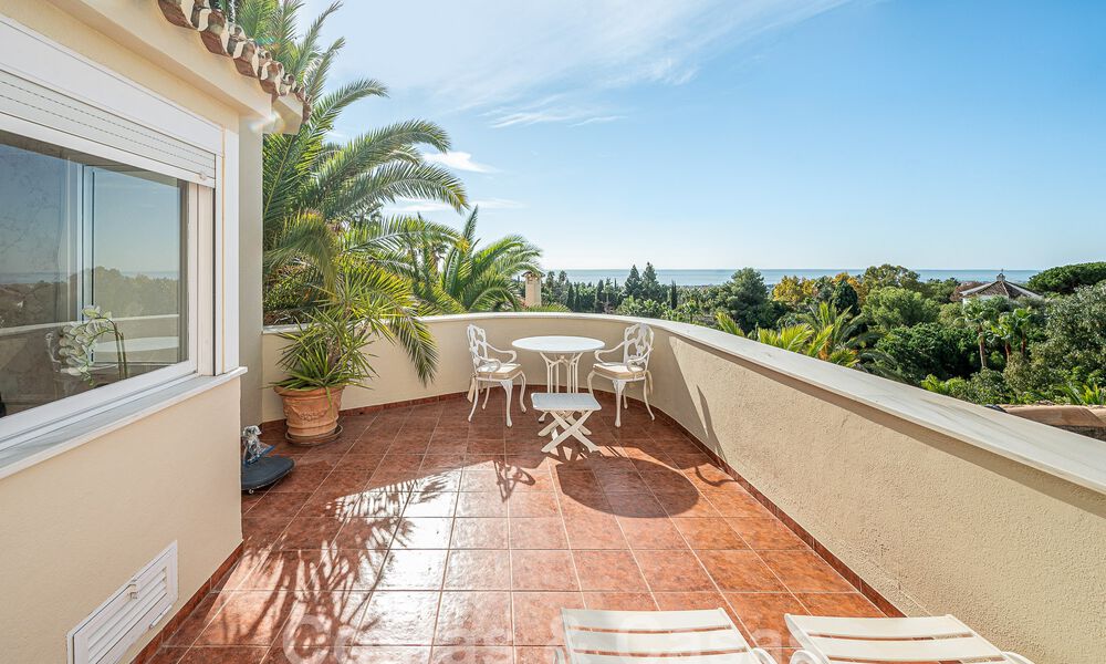 Traditioneel-mediterrane luxevilla te koop met zeezicht in een gated community op de Golden Mile van Marbella 54398