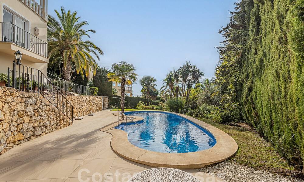 Traditioneel-mediterrane luxevilla te koop met zeezicht in een gated community op de Golden Mile van Marbella 54401