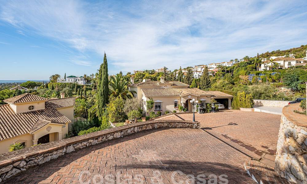 Traditioneel-mediterrane luxevilla te koop met zeezicht in een gated community op de Golden Mile van Marbella 54402