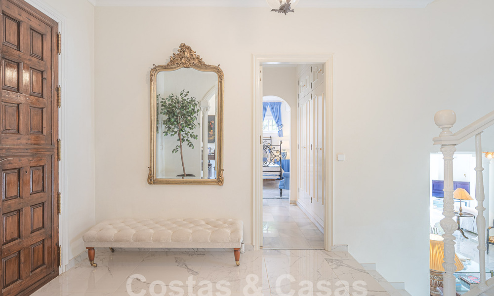 Traditioneel-mediterrane luxevilla te koop met zeezicht in een gated community op de Golden Mile van Marbella 54434