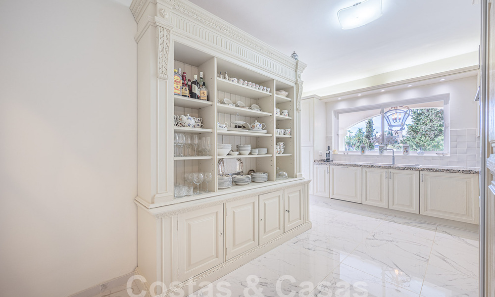 Traditioneel-mediterrane luxevilla te koop met zeezicht in een gated community op de Golden Mile van Marbella 54439