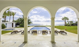 Statige en luxueuze palatiale villa te koop, direct aan zee, tussen Marbella en Estepona 11631 