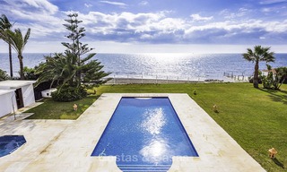 Statige en luxueuze palatiale villa te koop, direct aan zee, tussen Marbella en Estepona 11644 