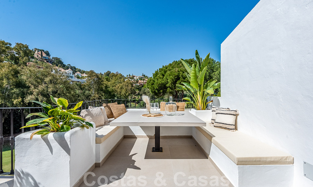Karaktervol penthouse te koop met ontspannend uitzicht op de golfbanen in La Quinta, Benahavis - Marbella 52048