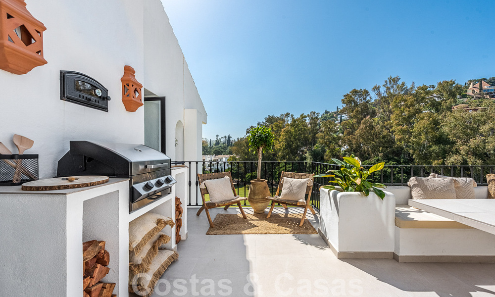 Karaktervol penthouse te koop met ontspannend uitzicht op de golfbanen in La Quinta, Benahavis - Marbella 52049