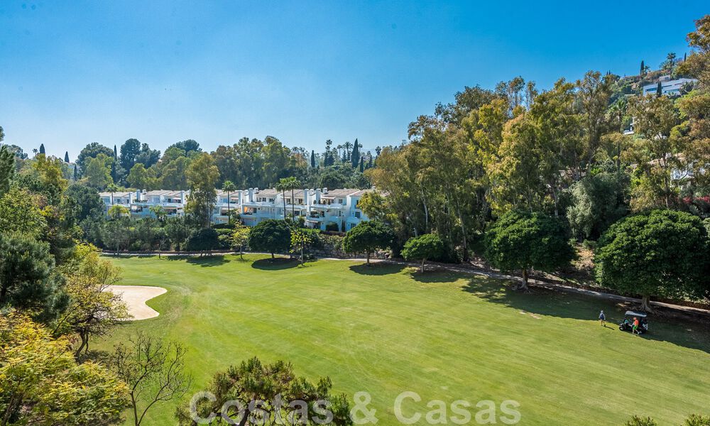 Karaktervol penthouse te koop met ontspannend uitzicht op de golfbanen in La Quinta, Benahavis - Marbella 52060
