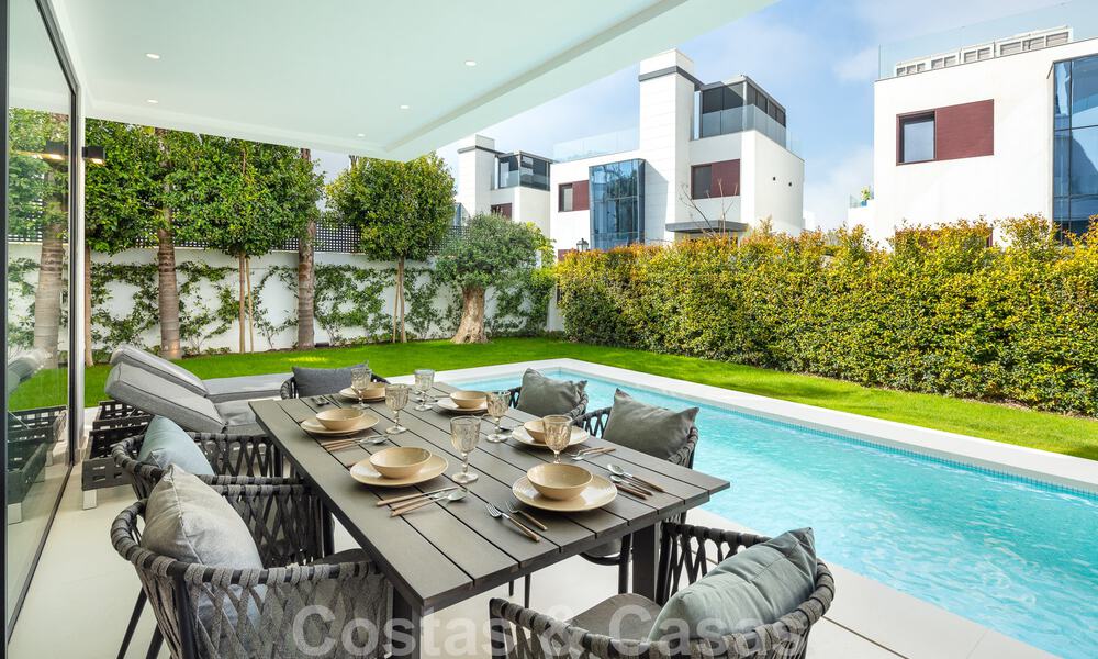 Instapklare, moderne luxevilla te koop, beachside Golden Mile, Marbella 51782