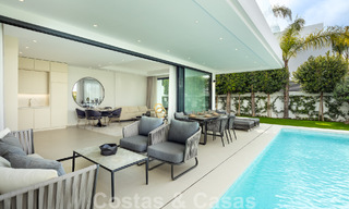 Instapklare, moderne luxevilla te koop, beachside Golden Mile, Marbella 51785 