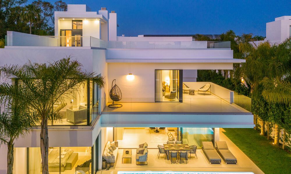 Instapklare, moderne luxevilla te koop, beachside Golden Mile, Marbella 51803